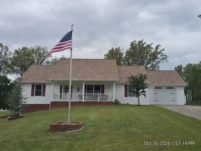 Featured project photo for the Whispering Ridges roof replacement in Greeneville